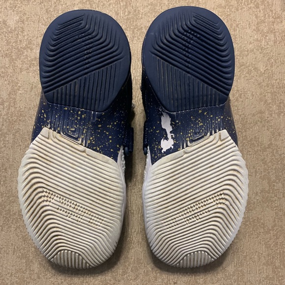Nike Lebron Soldier Size 5y Used - Picture 5 of 5